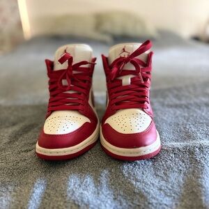 Air Jordan 1 Mid